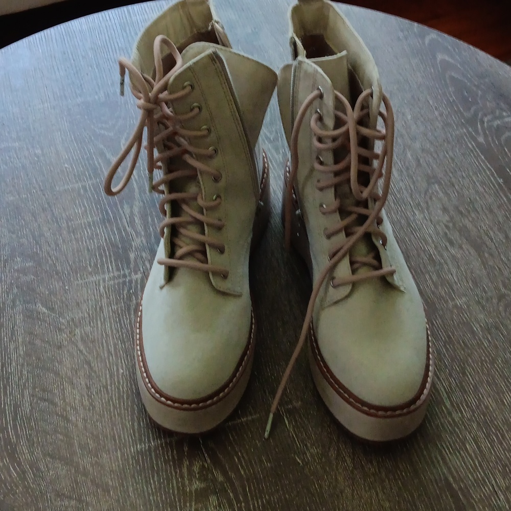 Cream suede-like ankle boots 👢 by Cool Planet